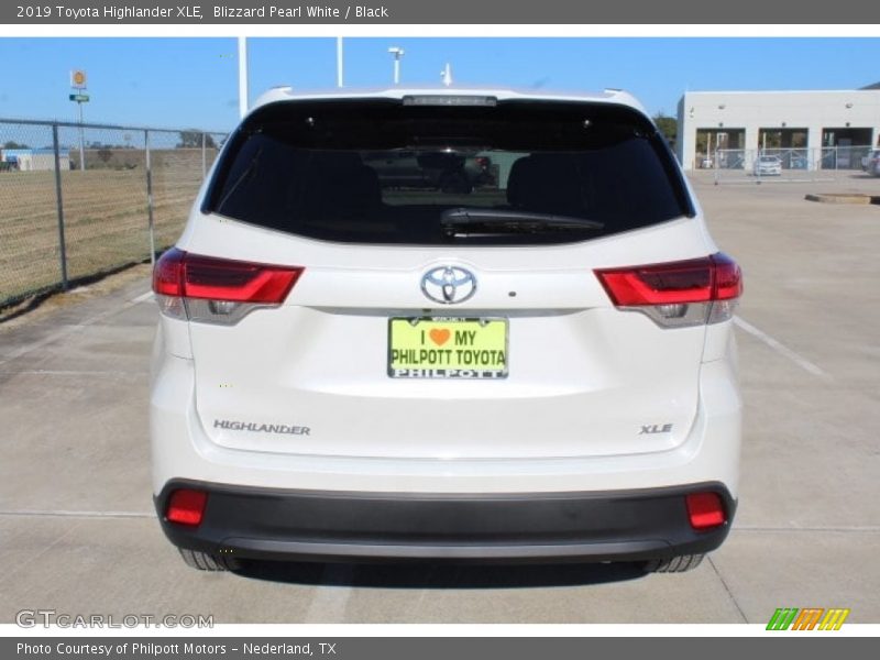 Blizzard Pearl White / Black 2019 Toyota Highlander XLE