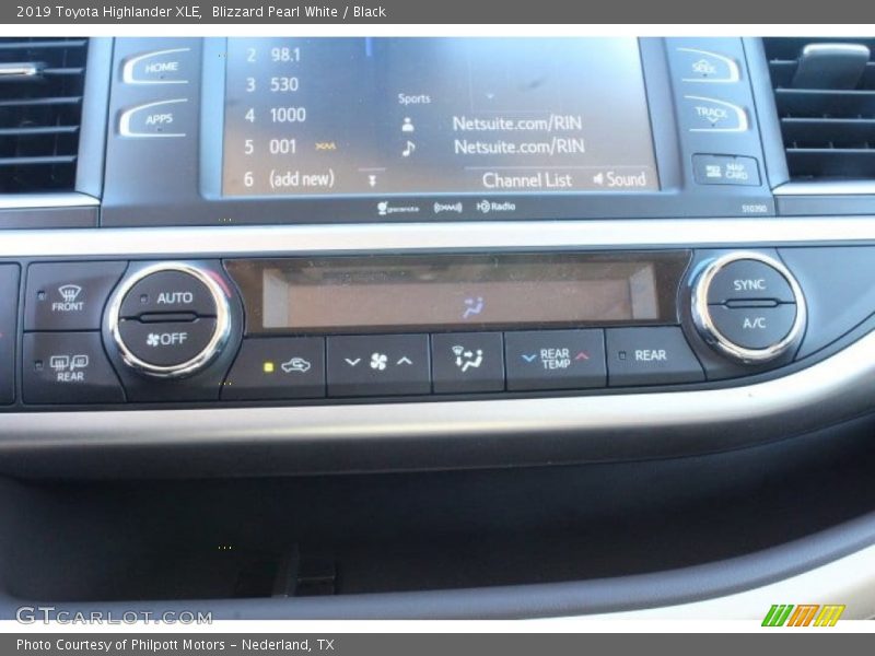Blizzard Pearl White / Black 2019 Toyota Highlander XLE