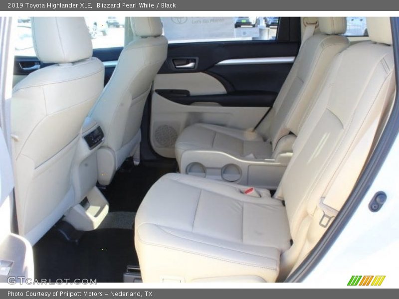 Blizzard Pearl White / Black 2019 Toyota Highlander XLE
