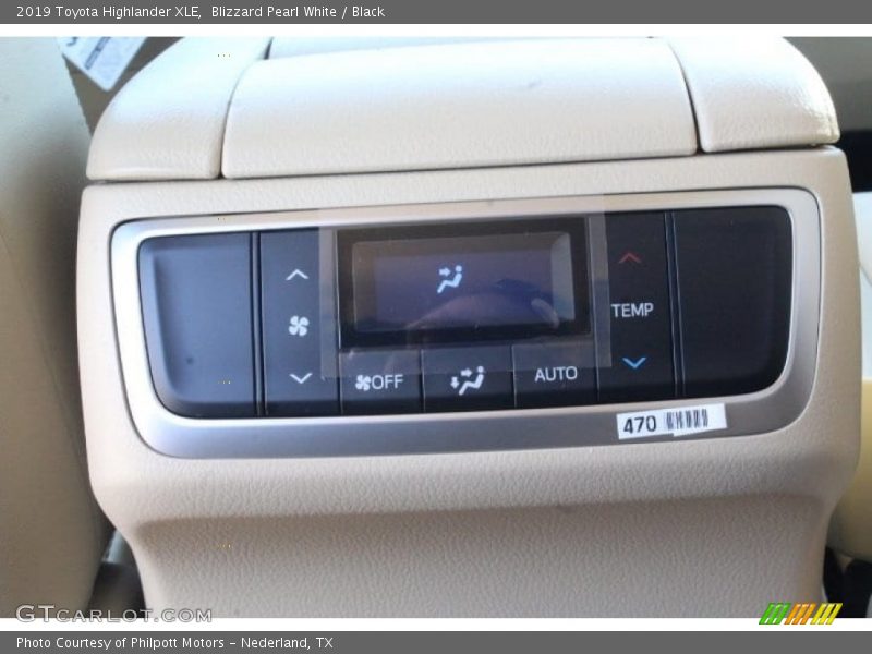 Blizzard Pearl White / Black 2019 Toyota Highlander XLE