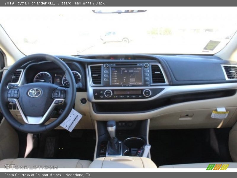Blizzard Pearl White / Black 2019 Toyota Highlander XLE