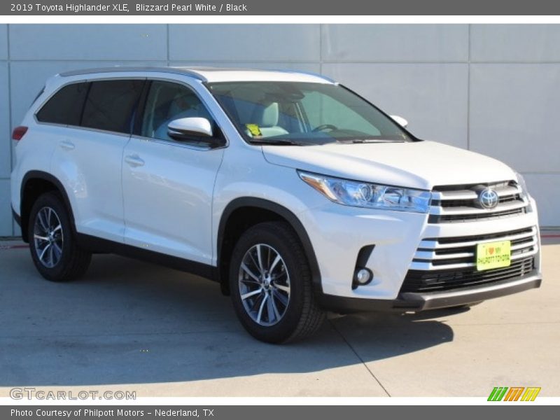 Blizzard Pearl White / Black 2019 Toyota Highlander XLE