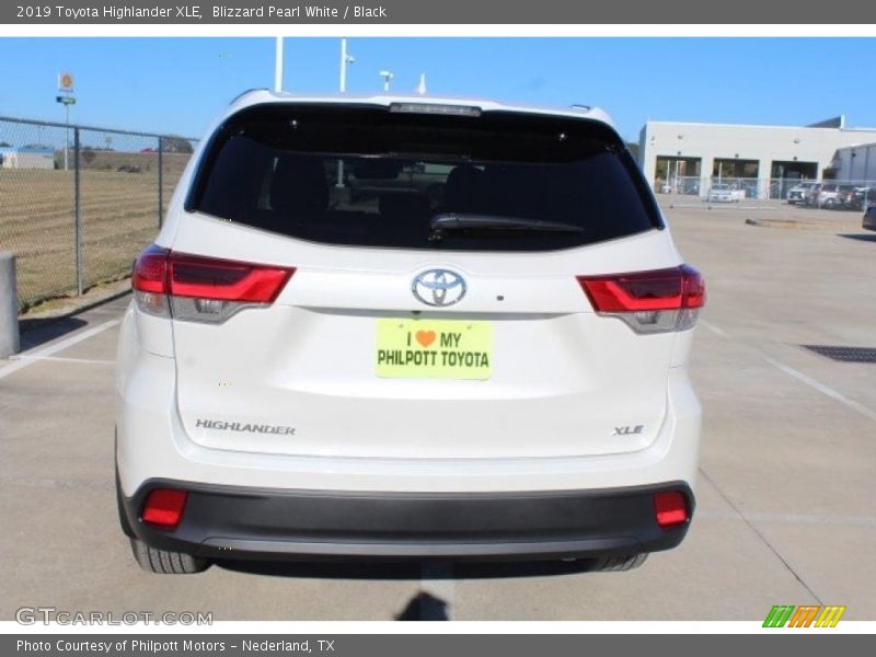 Blizzard Pearl White / Black 2019 Toyota Highlander XLE