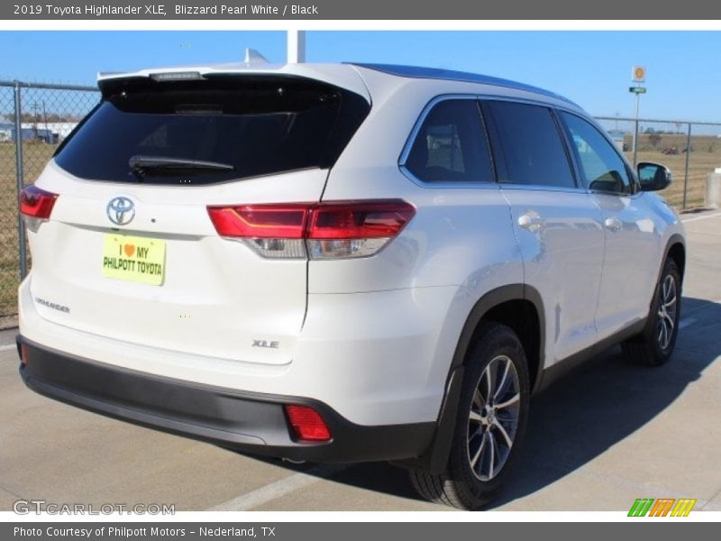 Blizzard Pearl White / Black 2019 Toyota Highlander XLE