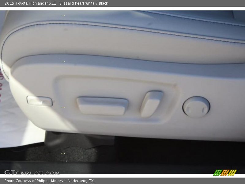 Blizzard Pearl White / Black 2019 Toyota Highlander XLE