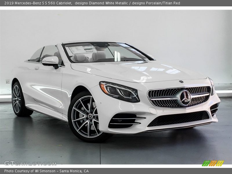 Front 3/4 View of 2019 S S 560 Cabriolet