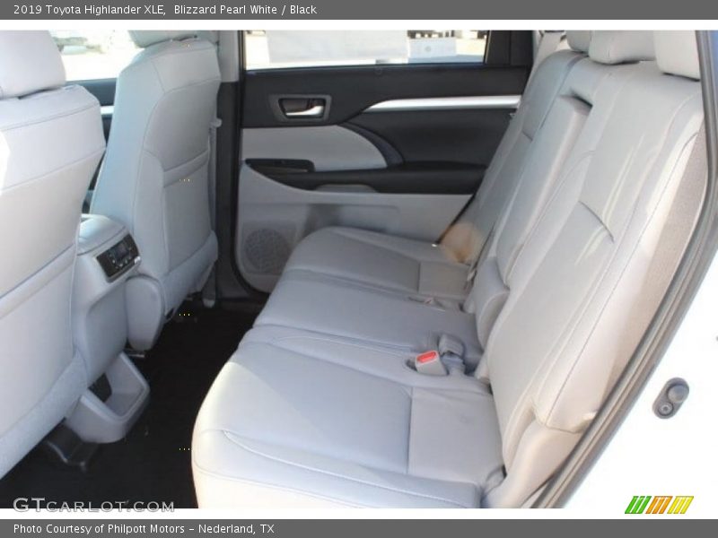 Blizzard Pearl White / Black 2019 Toyota Highlander XLE
