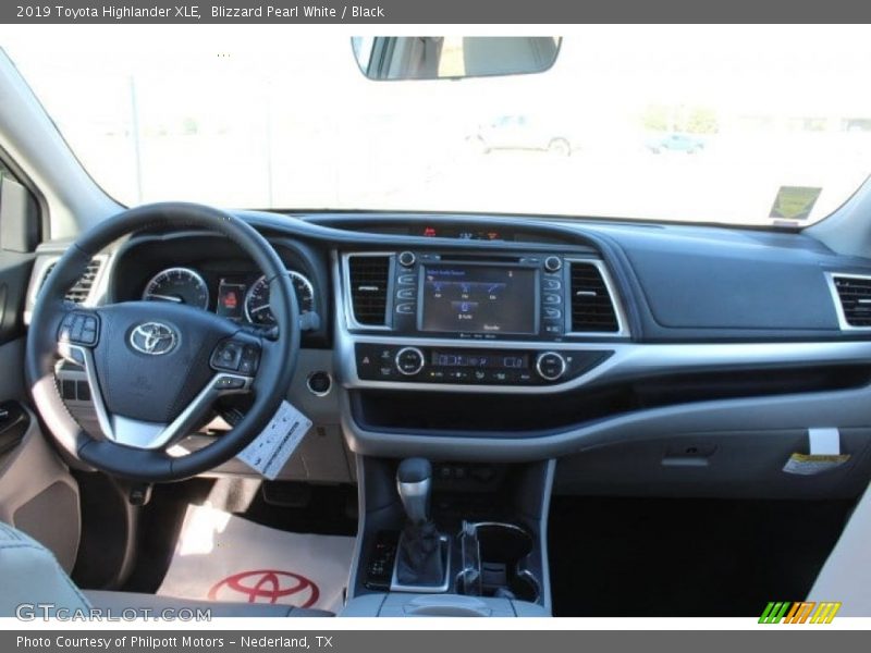 Blizzard Pearl White / Black 2019 Toyota Highlander XLE