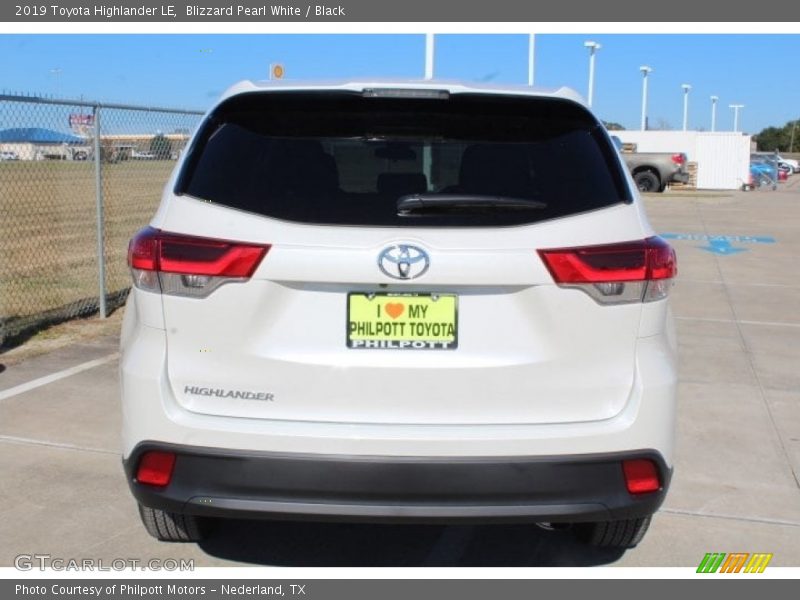Blizzard Pearl White / Black 2019 Toyota Highlander LE