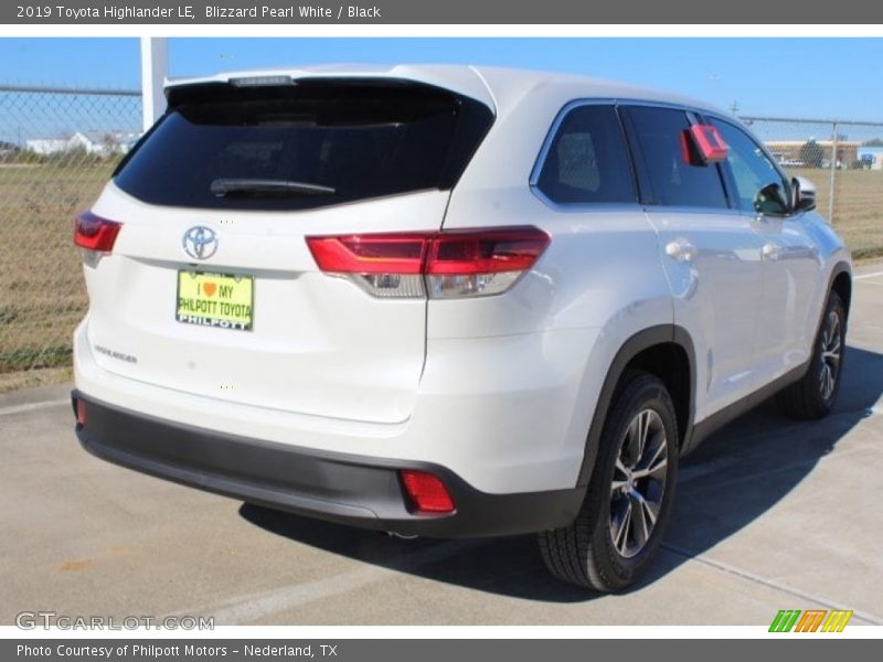 Blizzard Pearl White / Black 2019 Toyota Highlander LE