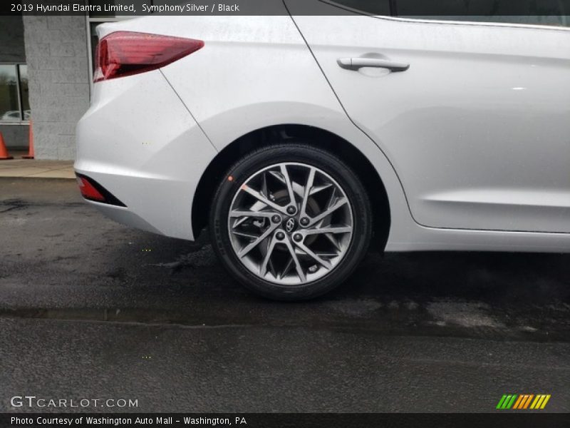 Symphony Silver / Black 2019 Hyundai Elantra Limited