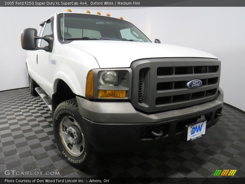 Oxford White / Medium Flint 2005 Ford F250 Super Duty XL SuperCab 4x4