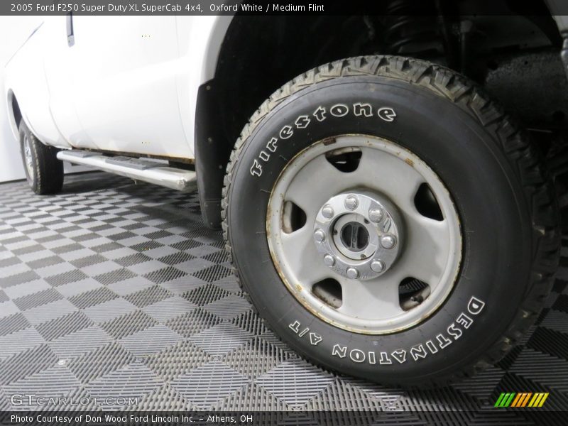 Oxford White / Medium Flint 2005 Ford F250 Super Duty XL SuperCab 4x4