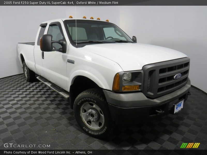 Oxford White / Medium Flint 2005 Ford F250 Super Duty XL SuperCab 4x4
