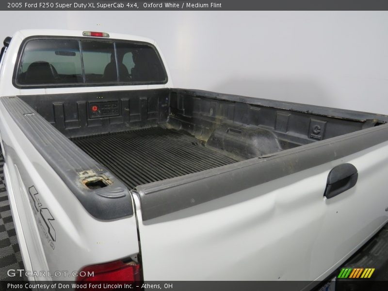 Oxford White / Medium Flint 2005 Ford F250 Super Duty XL SuperCab 4x4