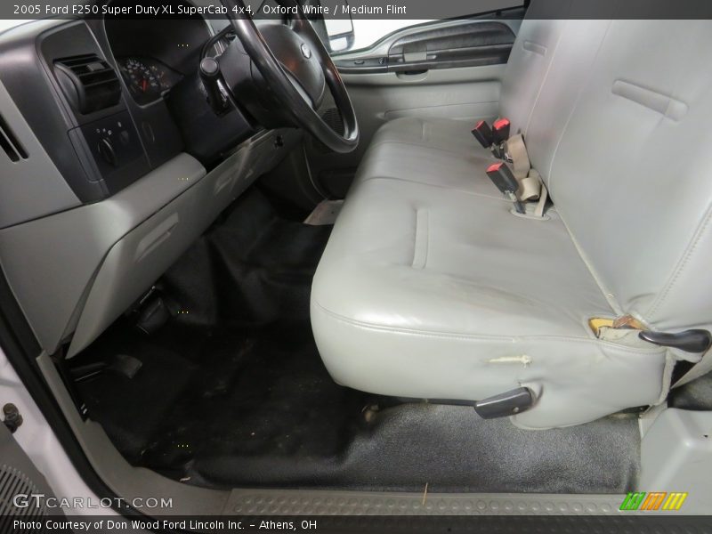 Oxford White / Medium Flint 2005 Ford F250 Super Duty XL SuperCab 4x4