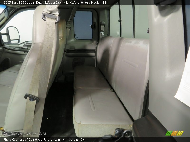 Oxford White / Medium Flint 2005 Ford F250 Super Duty XL SuperCab 4x4