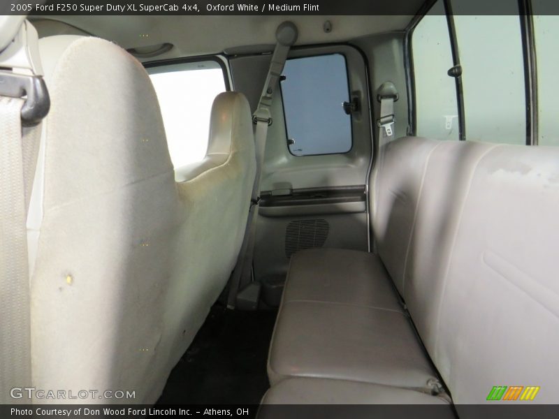 Oxford White / Medium Flint 2005 Ford F250 Super Duty XL SuperCab 4x4