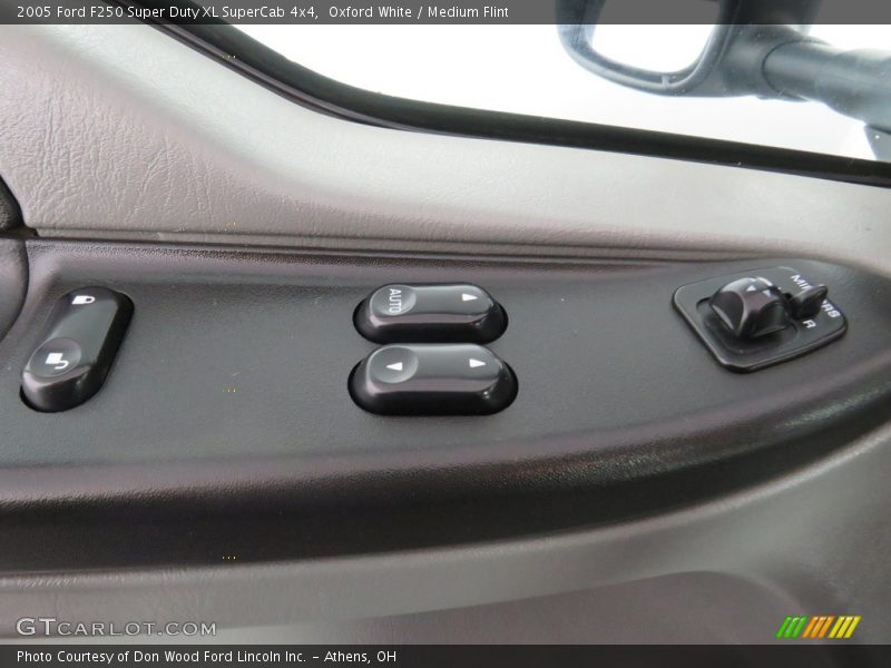 Oxford White / Medium Flint 2005 Ford F250 Super Duty XL SuperCab 4x4
