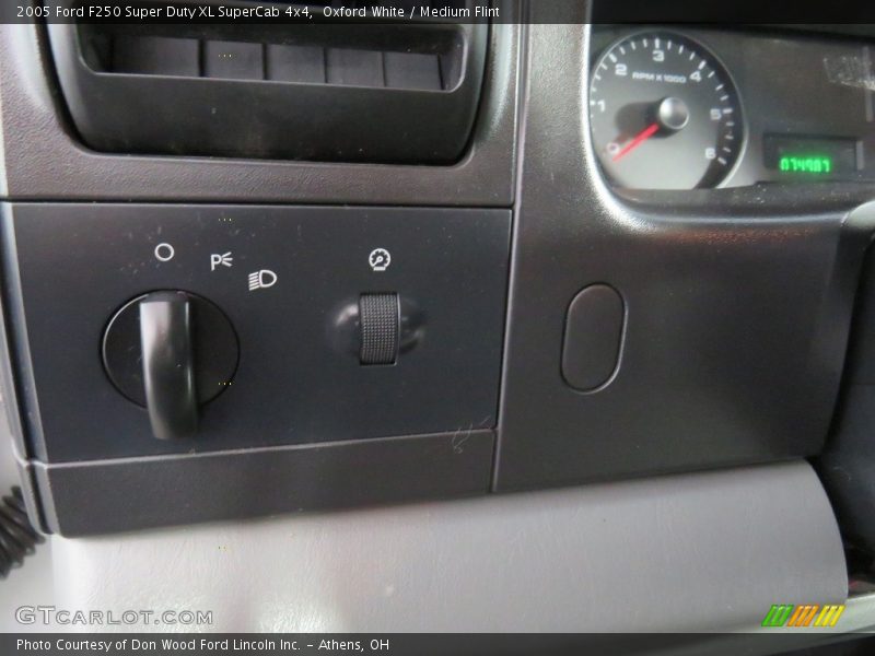 Oxford White / Medium Flint 2005 Ford F250 Super Duty XL SuperCab 4x4