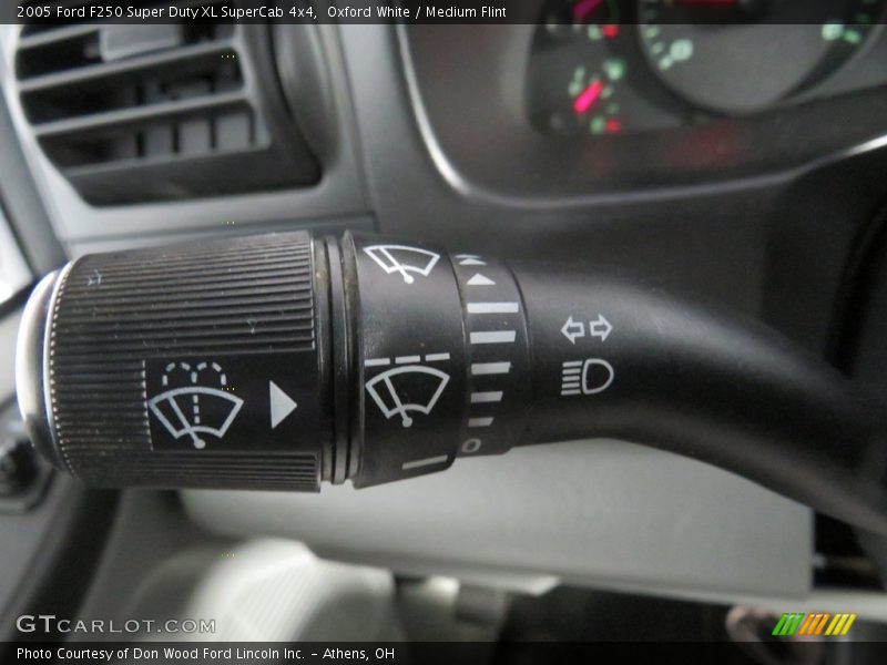 Oxford White / Medium Flint 2005 Ford F250 Super Duty XL SuperCab 4x4
