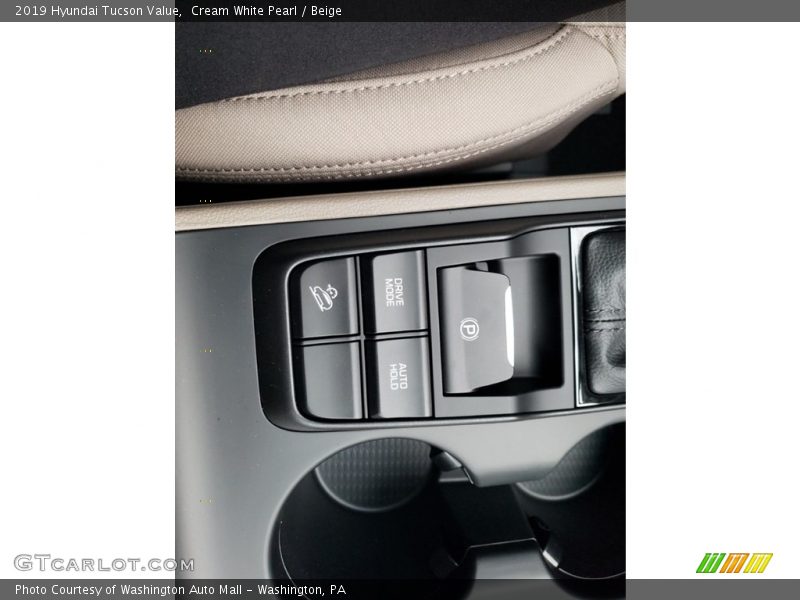 Cream White Pearl / Beige 2019 Hyundai Tucson Value