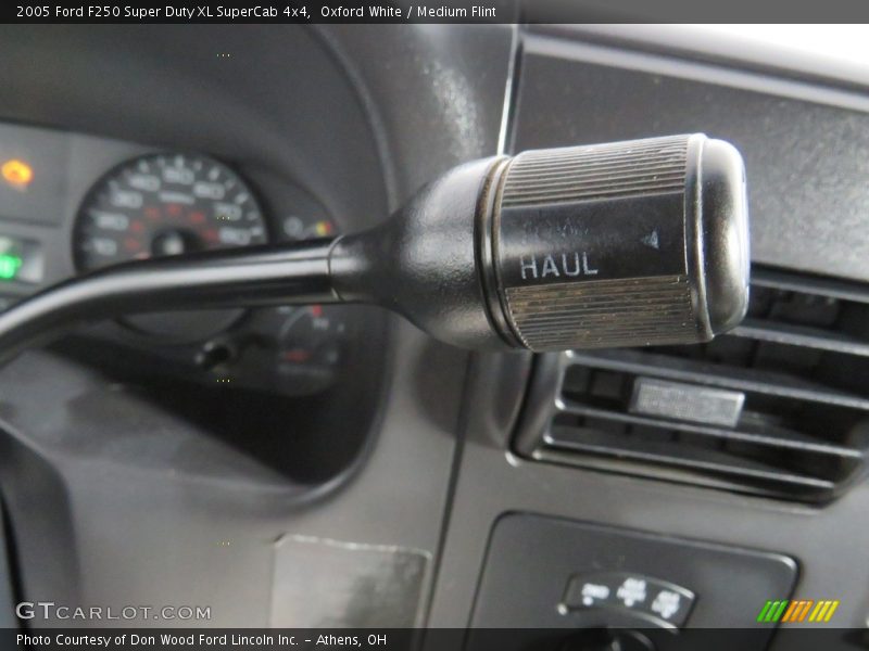 Oxford White / Medium Flint 2005 Ford F250 Super Duty XL SuperCab 4x4