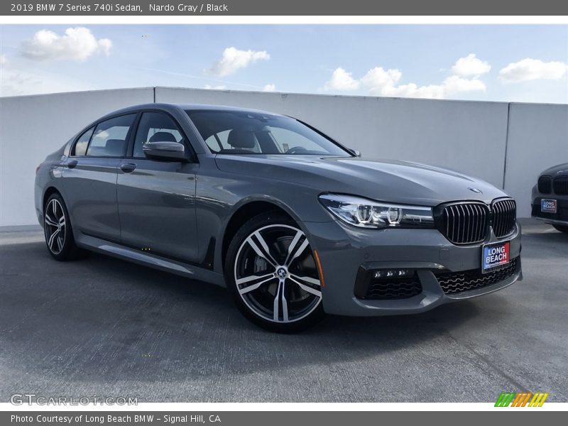 Front 3/4 View of 2019 7 Series 740i Sedan
