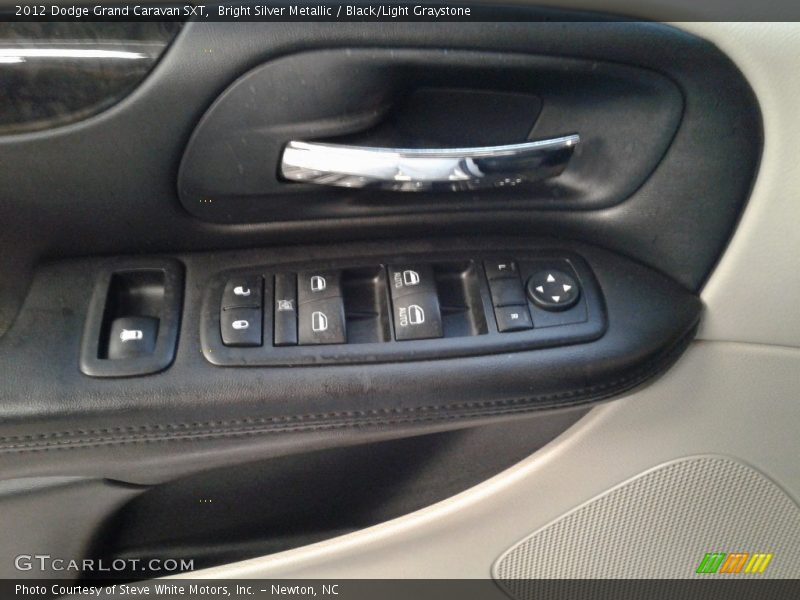 Bright Silver Metallic / Black/Light Graystone 2012 Dodge Grand Caravan SXT