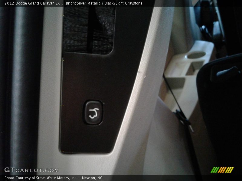 Bright Silver Metallic / Black/Light Graystone 2012 Dodge Grand Caravan SXT