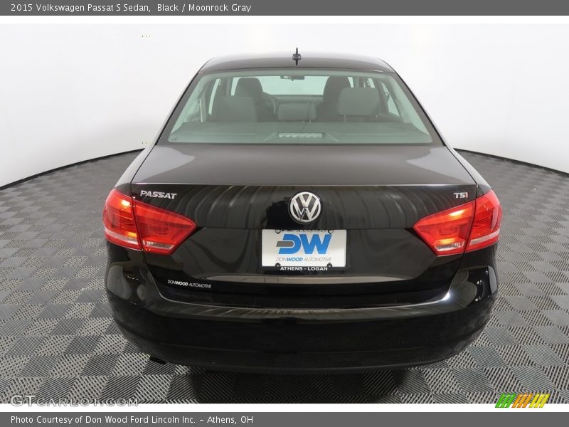 Black / Moonrock Gray 2015 Volkswagen Passat S Sedan