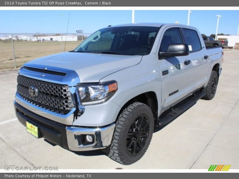 Front 3/4 View of 2019 Tundra TSS Off Road CrewMax