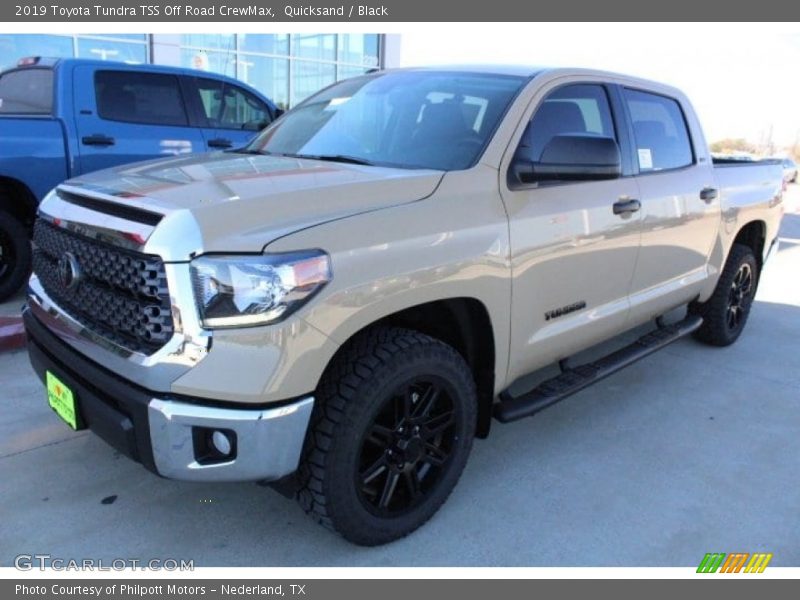 Front 3/4 View of 2019 Tundra TSS Off Road CrewMax