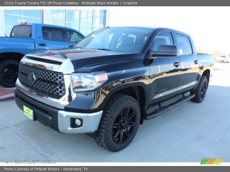Front 3/4 View of 2019 Tundra TSS Off Road CrewMax