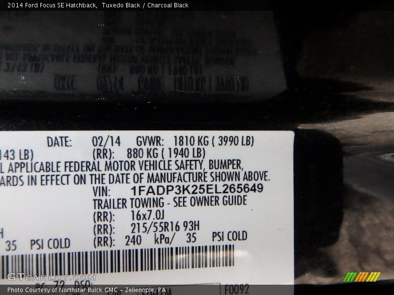 Tuxedo Black / Charcoal Black 2014 Ford Focus SE Hatchback