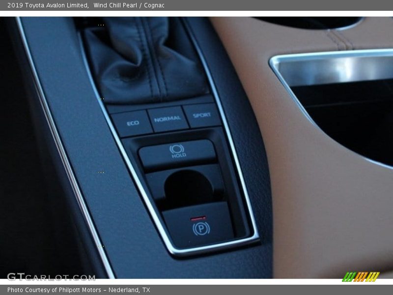 Wind Chill Pearl / Cognac 2019 Toyota Avalon Limited