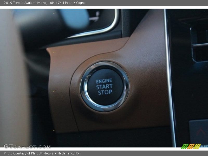 Wind Chill Pearl / Cognac 2019 Toyota Avalon Limited