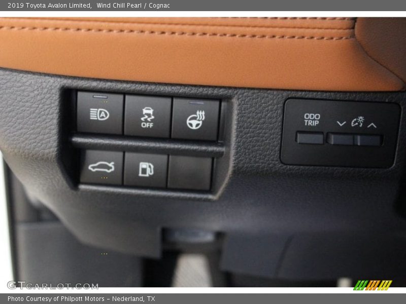 Wind Chill Pearl / Cognac 2019 Toyota Avalon Limited