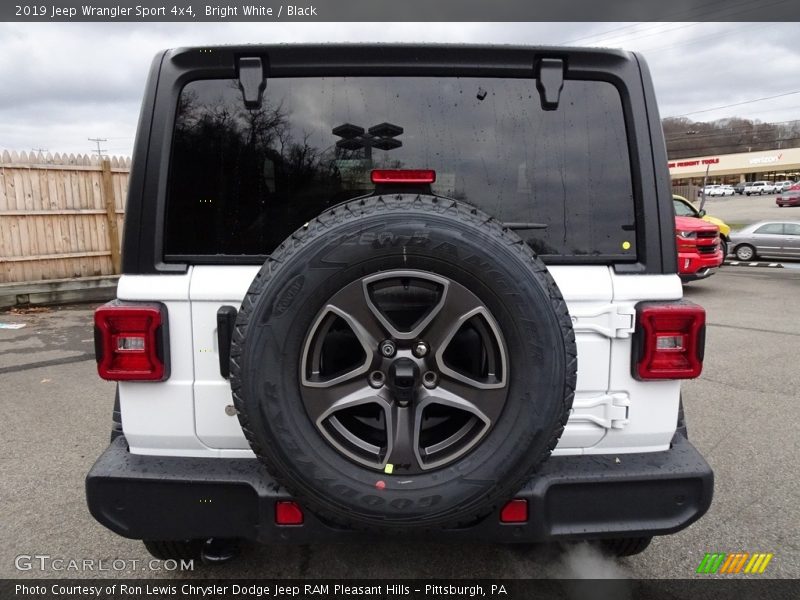 Bright White / Black 2019 Jeep Wrangler Sport 4x4