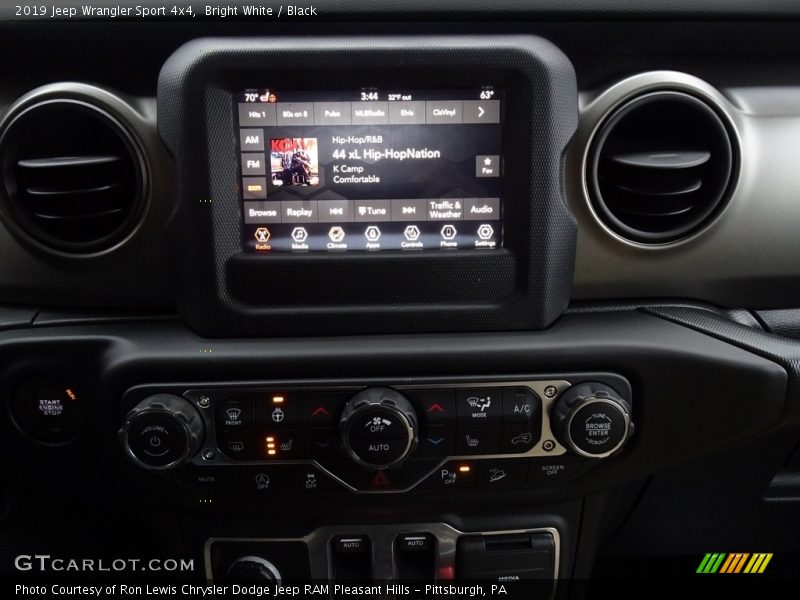 Controls of 2019 Wrangler Sport 4x4