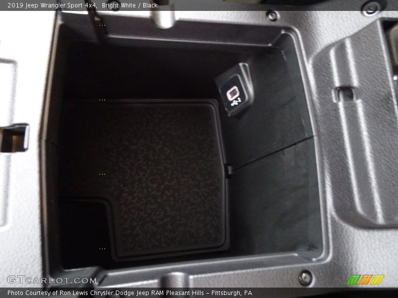 Bright White / Black 2019 Jeep Wrangler Sport 4x4