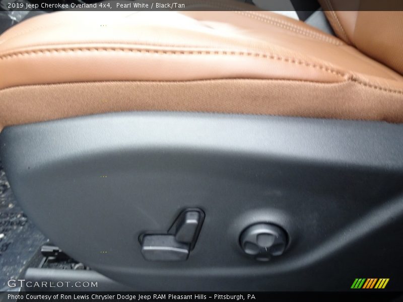 Pearl White / Black/Tan 2019 Jeep Cherokee Overland 4x4