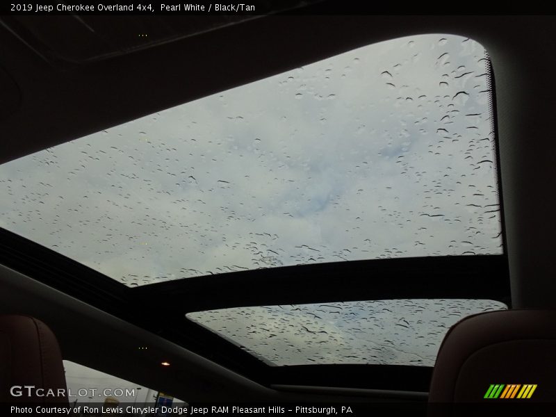Pearl White / Black/Tan 2019 Jeep Cherokee Overland 4x4
