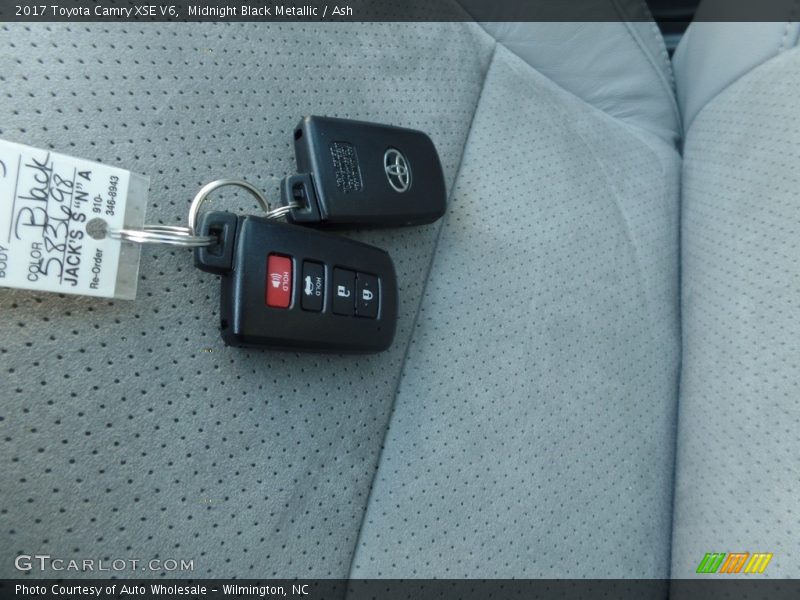 Midnight Black Metallic / Ash 2017 Toyota Camry XSE V6