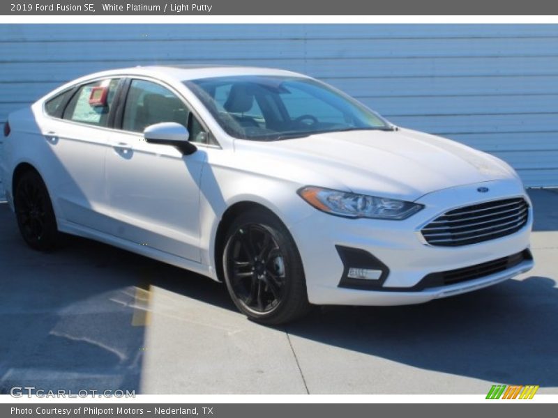 White Platinum / Light Putty 2019 Ford Fusion SE