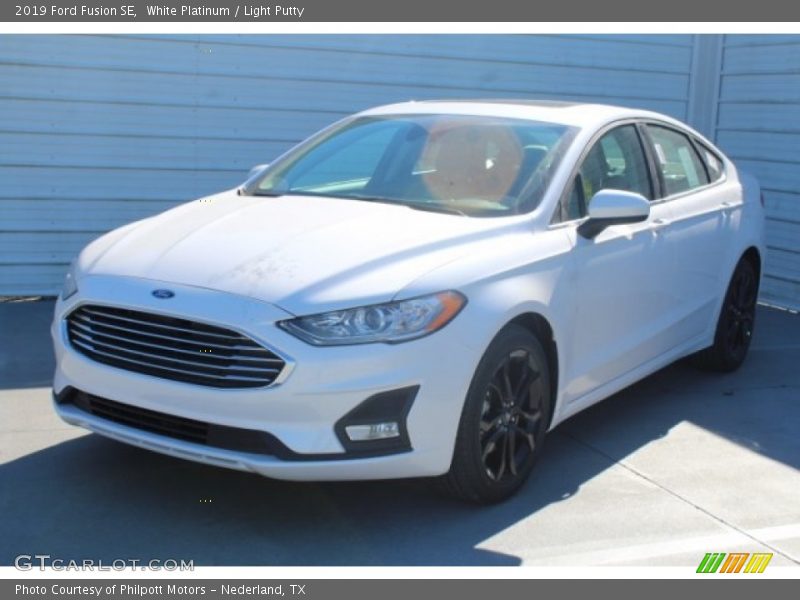 White Platinum / Light Putty 2019 Ford Fusion SE