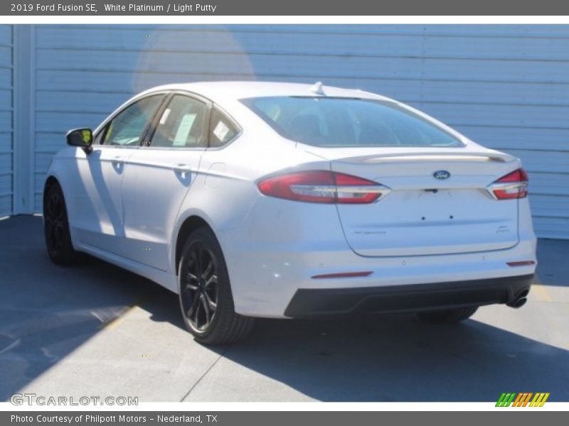 White Platinum / Light Putty 2019 Ford Fusion SE