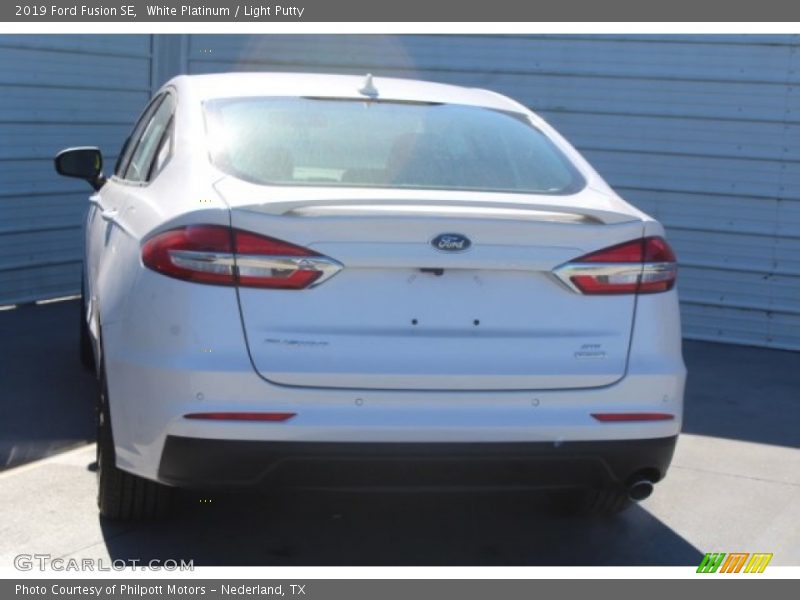 White Platinum / Light Putty 2019 Ford Fusion SE