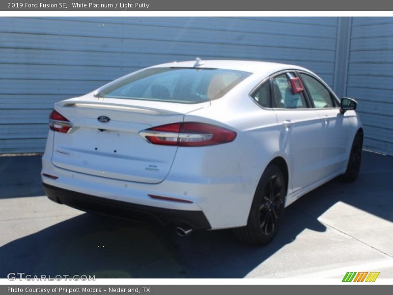 White Platinum / Light Putty 2019 Ford Fusion SE