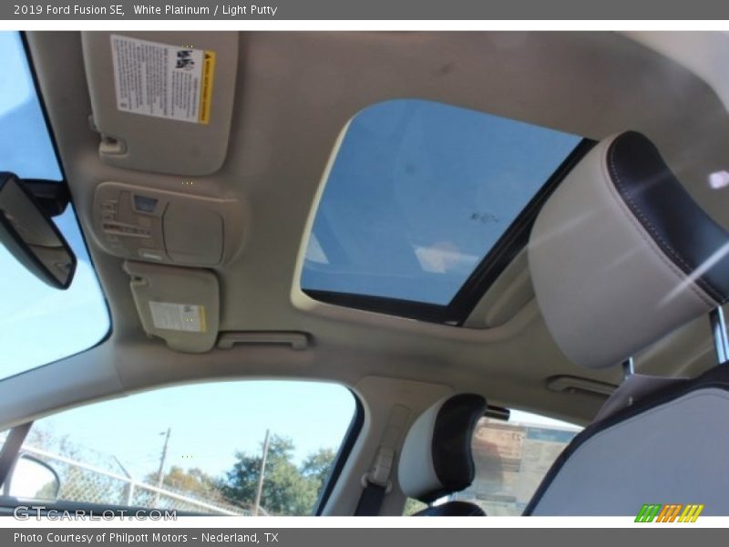 White Platinum / Light Putty 2019 Ford Fusion SE